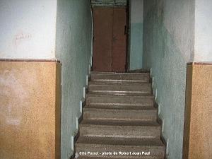 ORAN CITE PERRET 2 . 2EME VOLEE D'ESCALIER    ACCES PALIER ET ASC